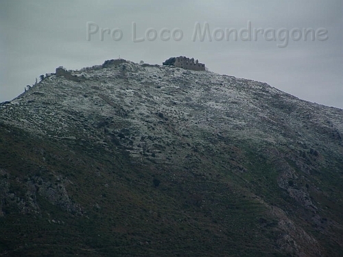 Castello innevato.jpg